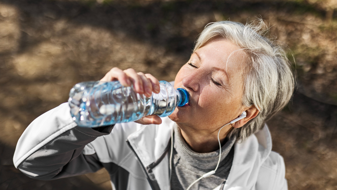 Hydratation et digestion : pourquoi l’eau est essentielle pour ton confort digestif ?